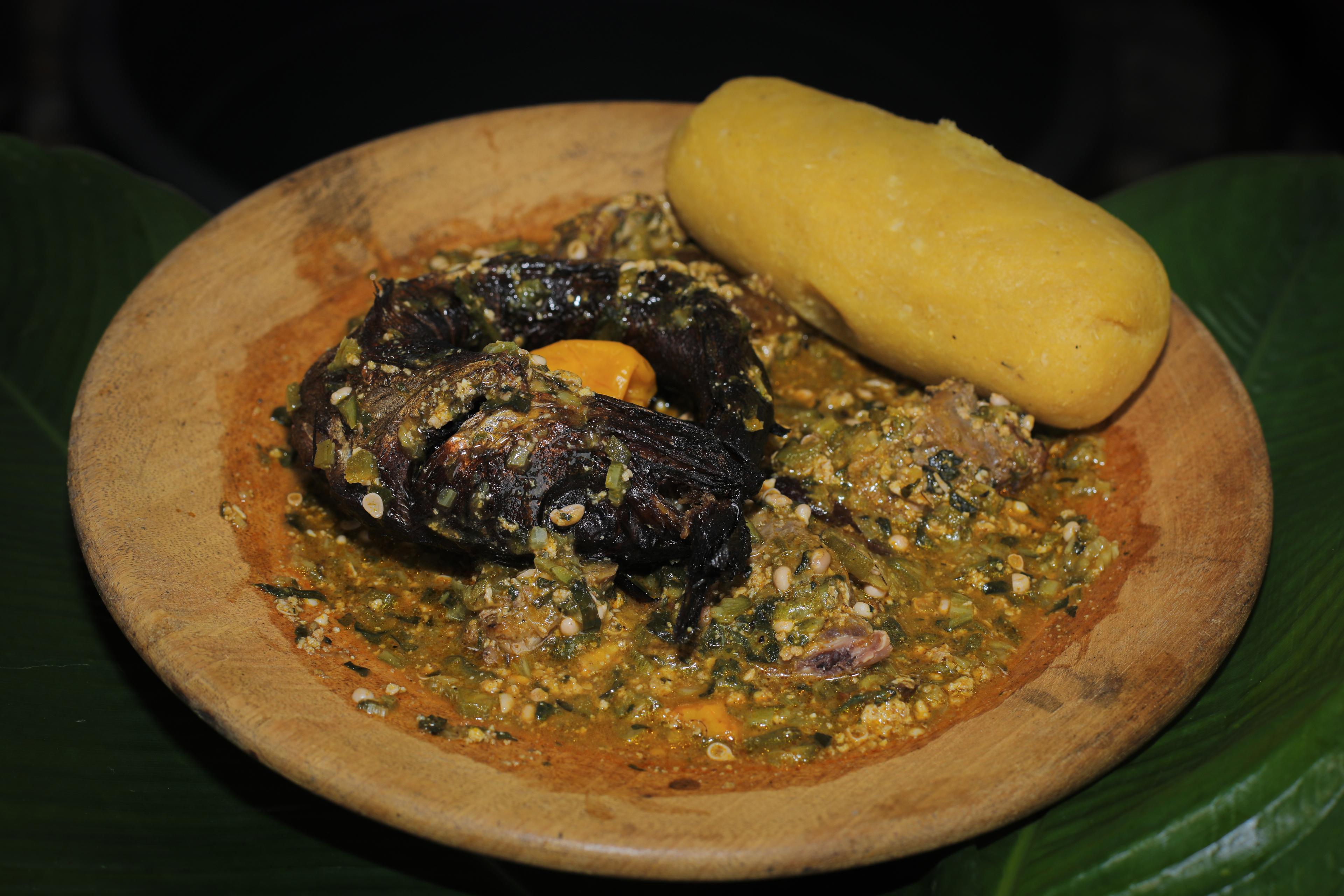 Sauce gombo au poisson fumé